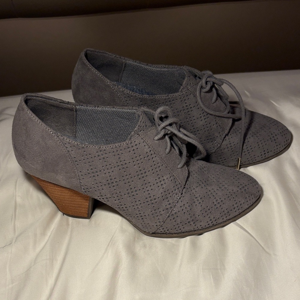Dr. Scholl's Gray Perforated Heels